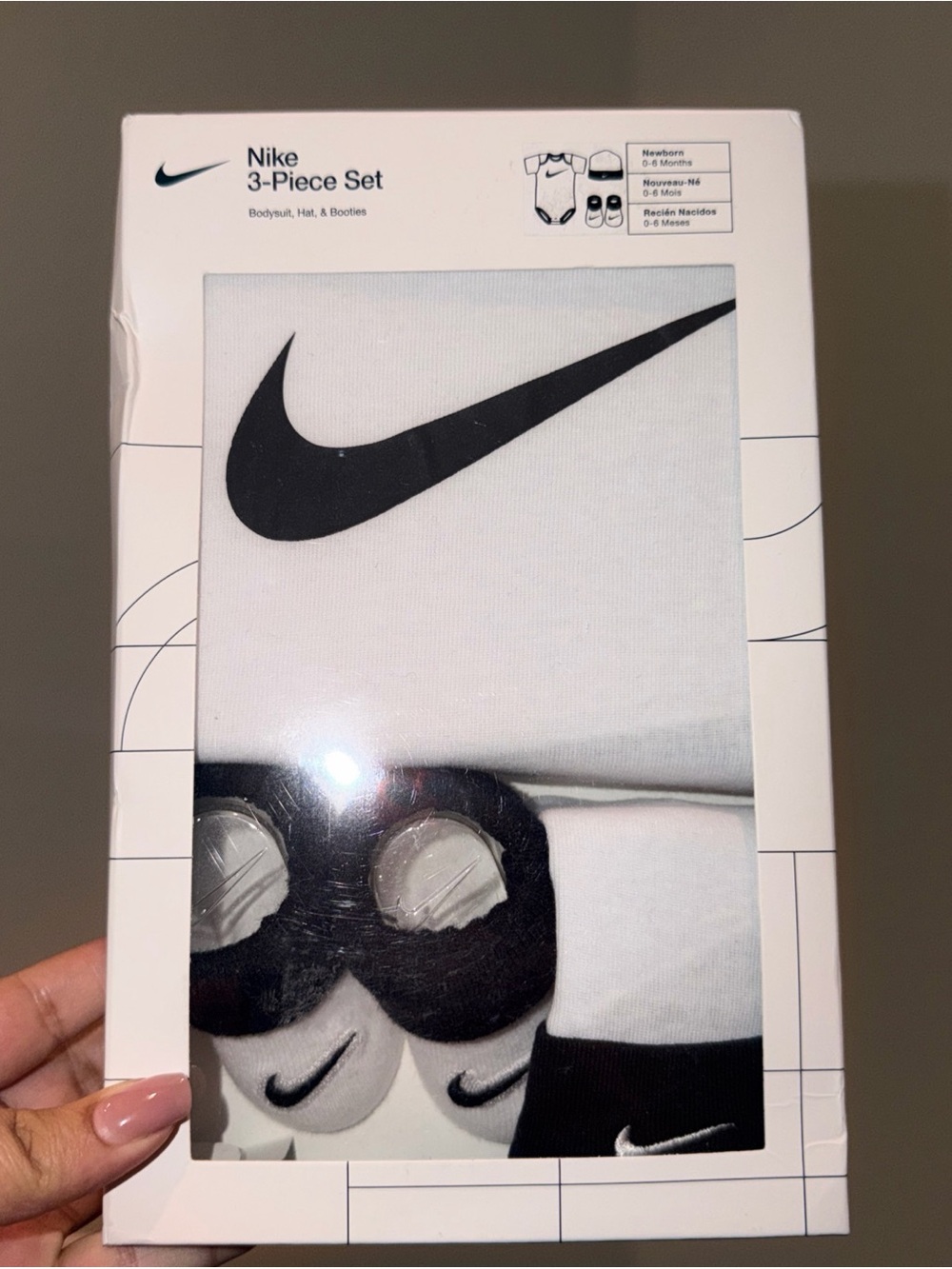 Nike Kids 3-Piece Set in White and Black 0-6month